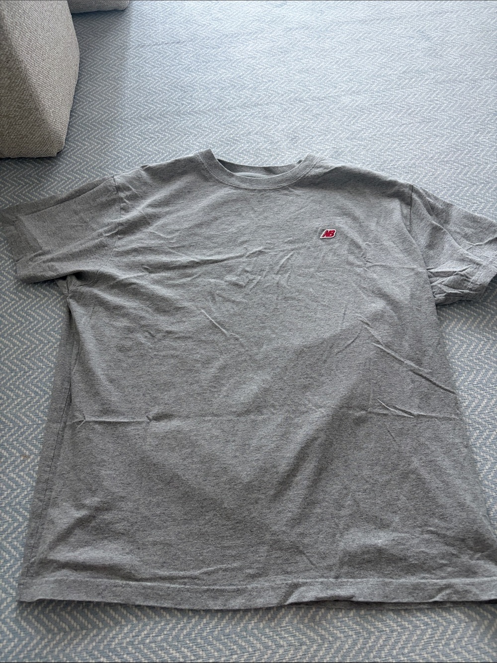 Men’s grey new balance tee